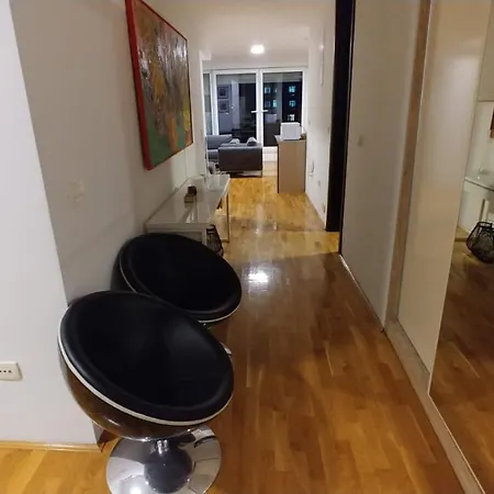 Leon Apartment *